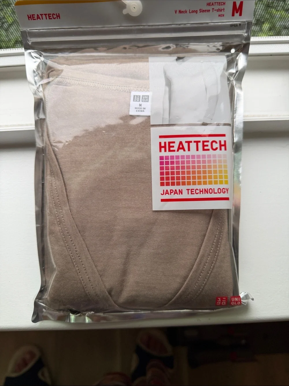 Uniqlo HEATTECH V-Neck Undershirt in Beige